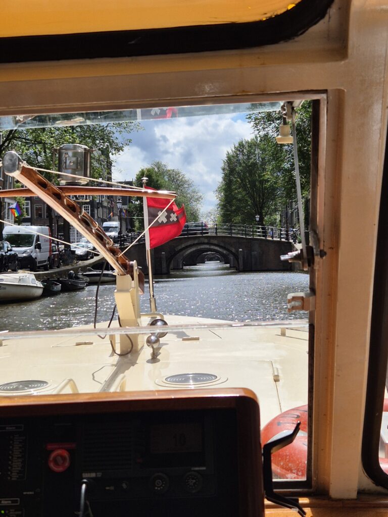 Rondvaart over de Amsterdamse grachten met Vierstroom