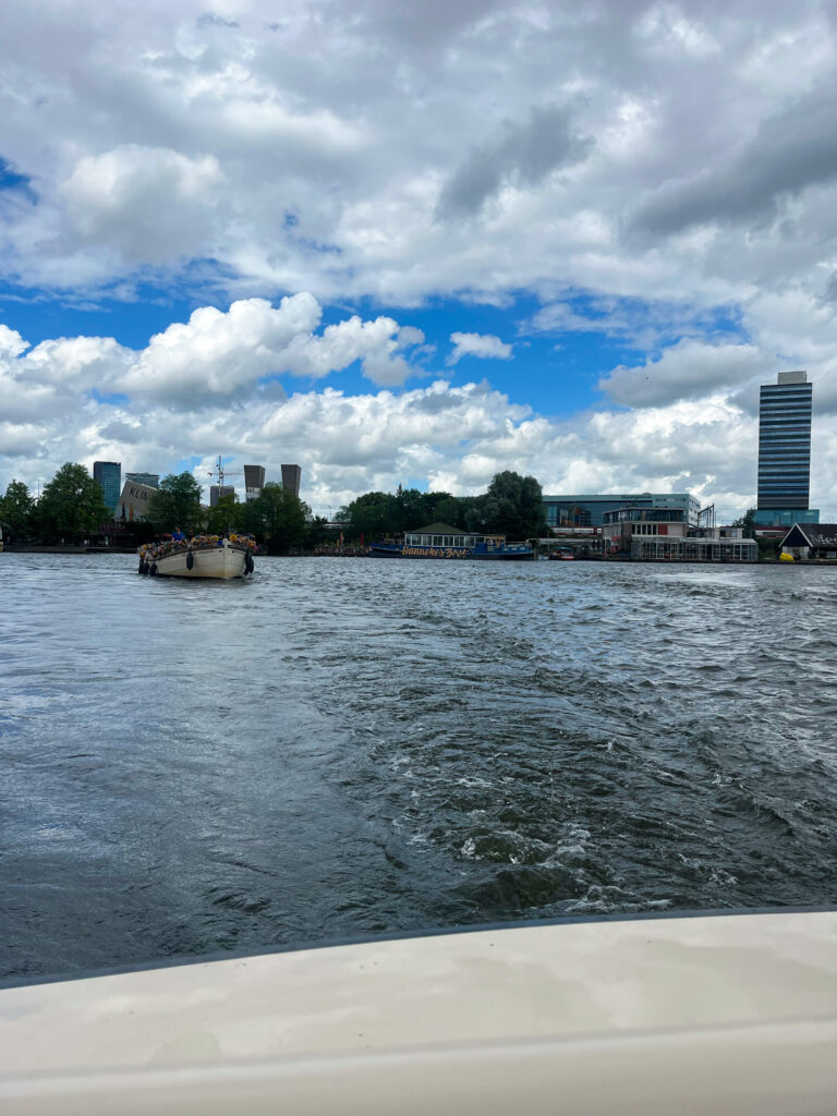 Rondvaart over de Amsterdamse grachten met Vierstroom