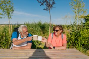 Ouderen wandelen