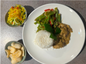 Rendang met rijst en sajoerboontjes